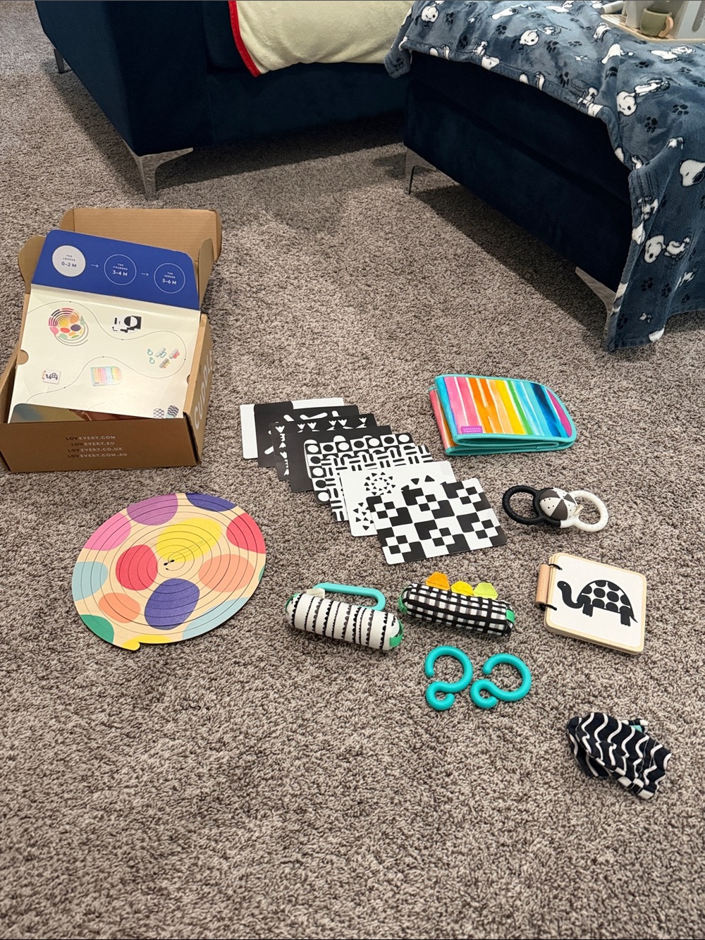 Baby Sensory Activity Set with High-Contrast Cards & Rainbow Tummy Time Mat